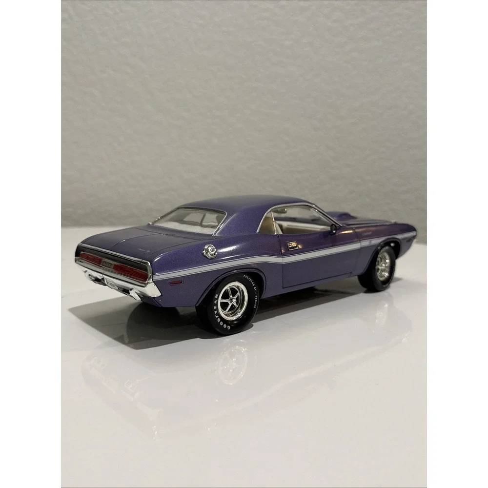 Ertl 1970 Dodge Challenger R/T Purple 1/18